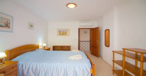 apartamento t2 em monte gordo para férias com vista lateral  para o mar.