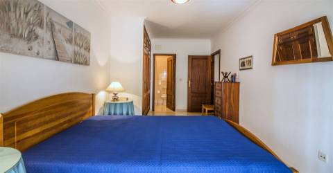 apartamento t2 em monte gordo para férias com vista lateral  para o mar.