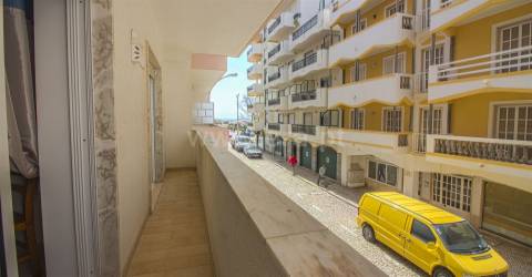 apartamento t2 em monte gordo para férias com vista lateral  para o mar.