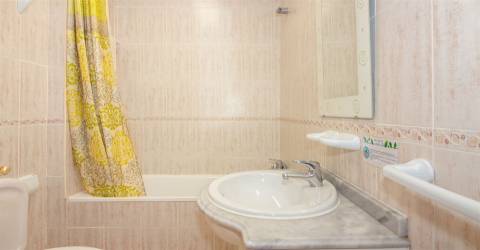 apartamento t1 monte gordo para férias com vista lateral para o mar  e ar condicionado.