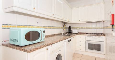 apartamento t1 monte gordo para férias com vista lateral para o mar  e ar condicionado.