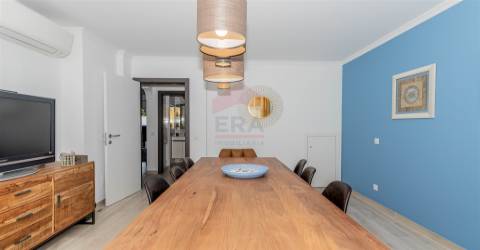 Moradia equipada c/ ar condicionado, lugar de garagem e piscina privada, na Manta Rota.