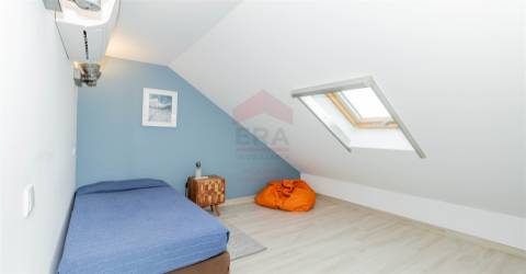 Moradia equipada c/ ar condicionado, lugar de garagem e piscina privada, na Manta Rota.