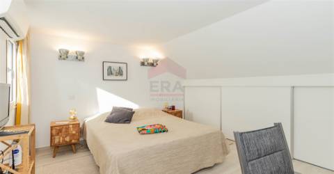 Moradia equipada c/ ar condicionado, lugar de garagem e piscina privada, na Manta Rota.