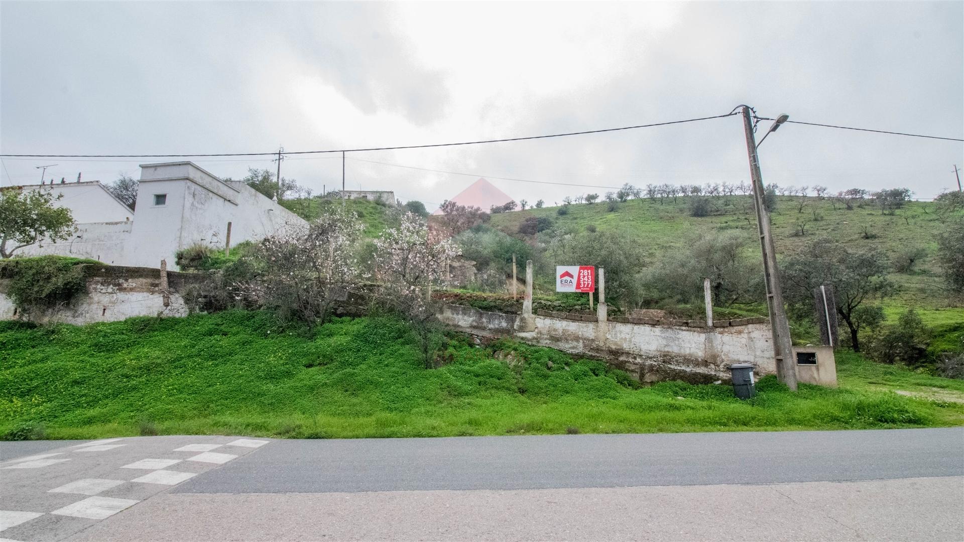 Terreno com possibilidade de construção de moradia com magnifica vista sobre o rio Guadiana.