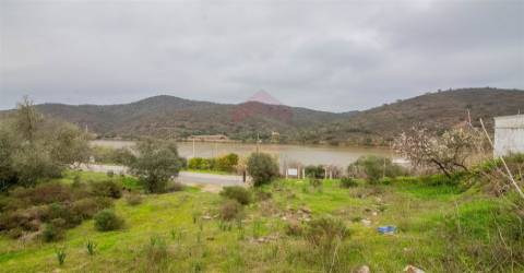 Terreno com possibilidade de construção de moradia com magnifica vista sobre o rio Guadiana.