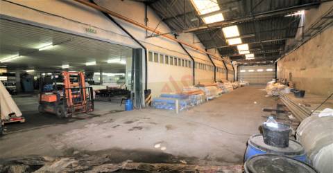 Armazém com 1791 m2 em São Miguel, Vizela