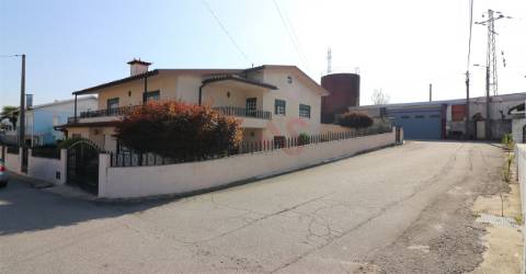 Armazém com 1791 m2 em São Miguel, Vizela