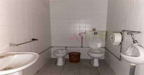 Armazém com 1791 m2 em São Miguel, Vizela