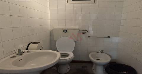 Armazém com 1791 m2 em São Miguel, Vizela