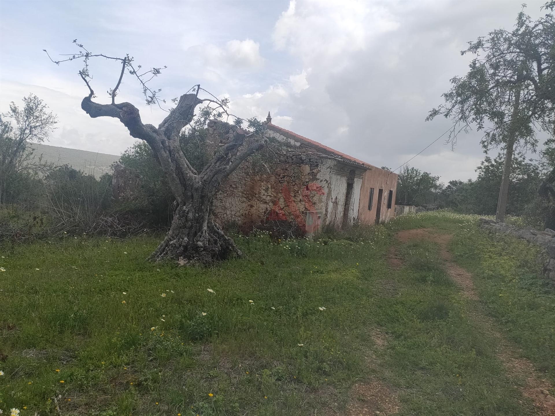 Moradia para restauro em Querença, Tôr e Benafim - Loulé