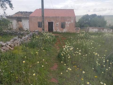 Moradia para restauro em Querença, Tôr e Benafim - Loulé