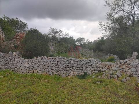 Moradia para restauro em Querença, Tôr e Benafim - Loulé