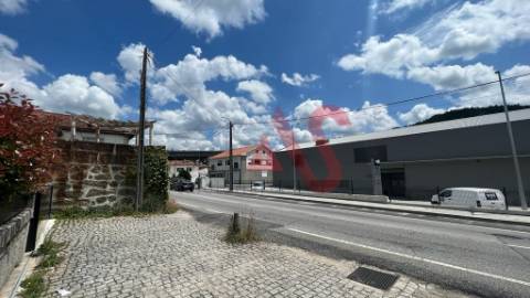 Moradia Individual T3 para restauro em Nespereira, Guimarães