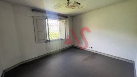 Moradia Individual T3 para restauro em Nespereira, Guimarães