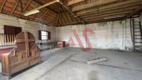 Moradia Individual T3 para restauro em Nespereira, Guimarães