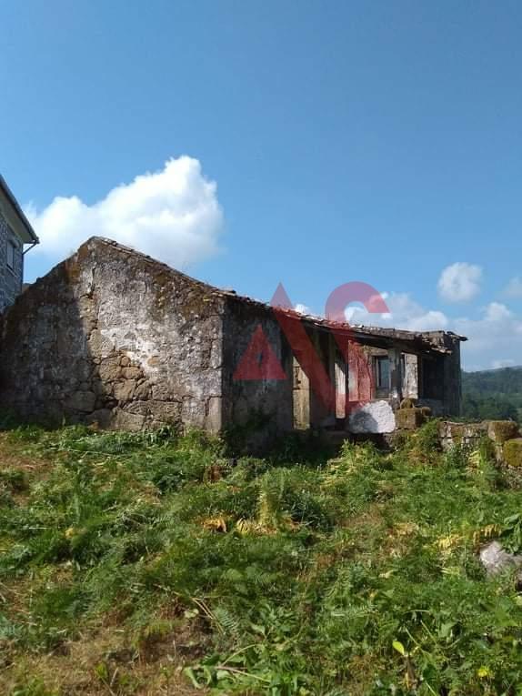 Moradia para restauro em Fontoura, Valença