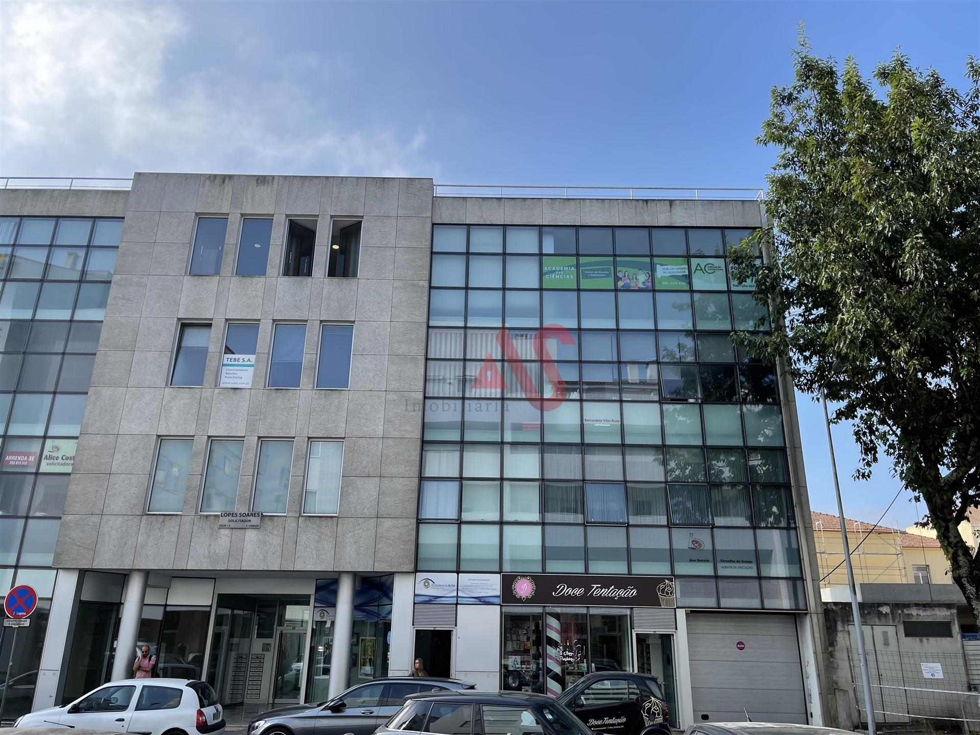 Escritório para arrendamento no centro de Barcelos