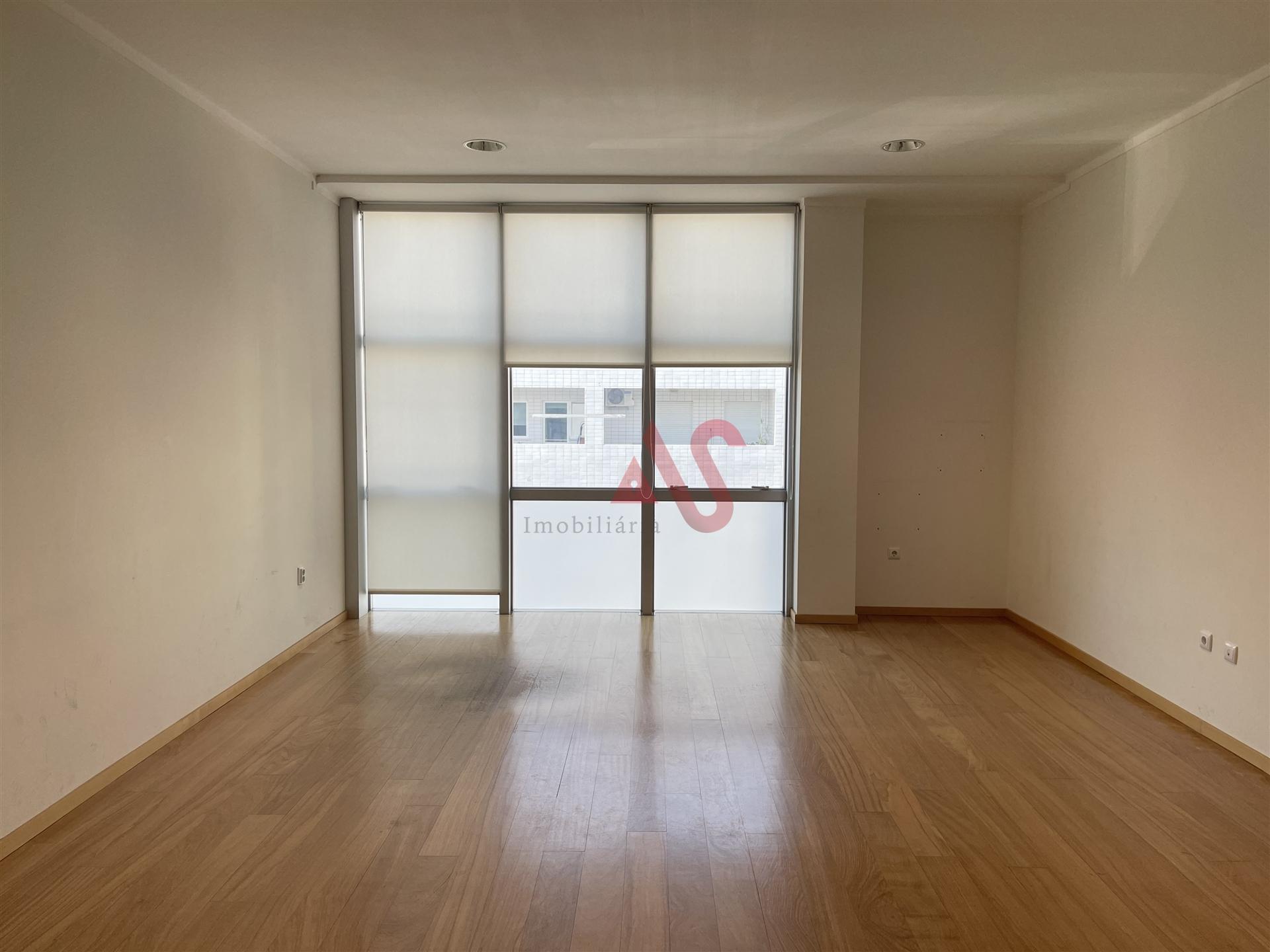 Escritório para arrendamento no centro de Barcelos
