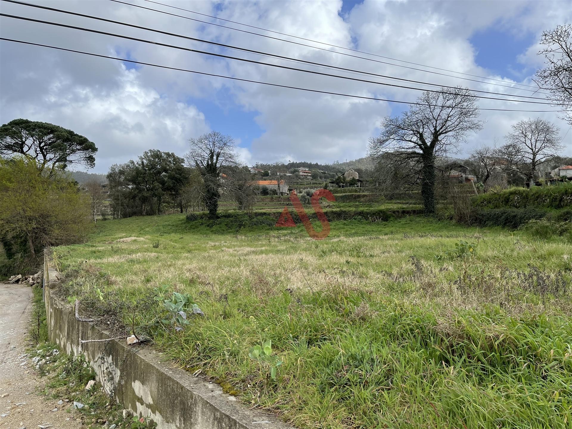 Terreno para construção à face da estrada nacional em Aborim, Barcelos