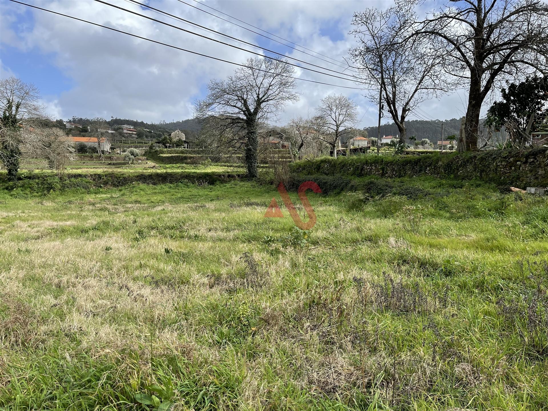 Terreno para construção à face da estrada nacional em Aborim, Barcelos