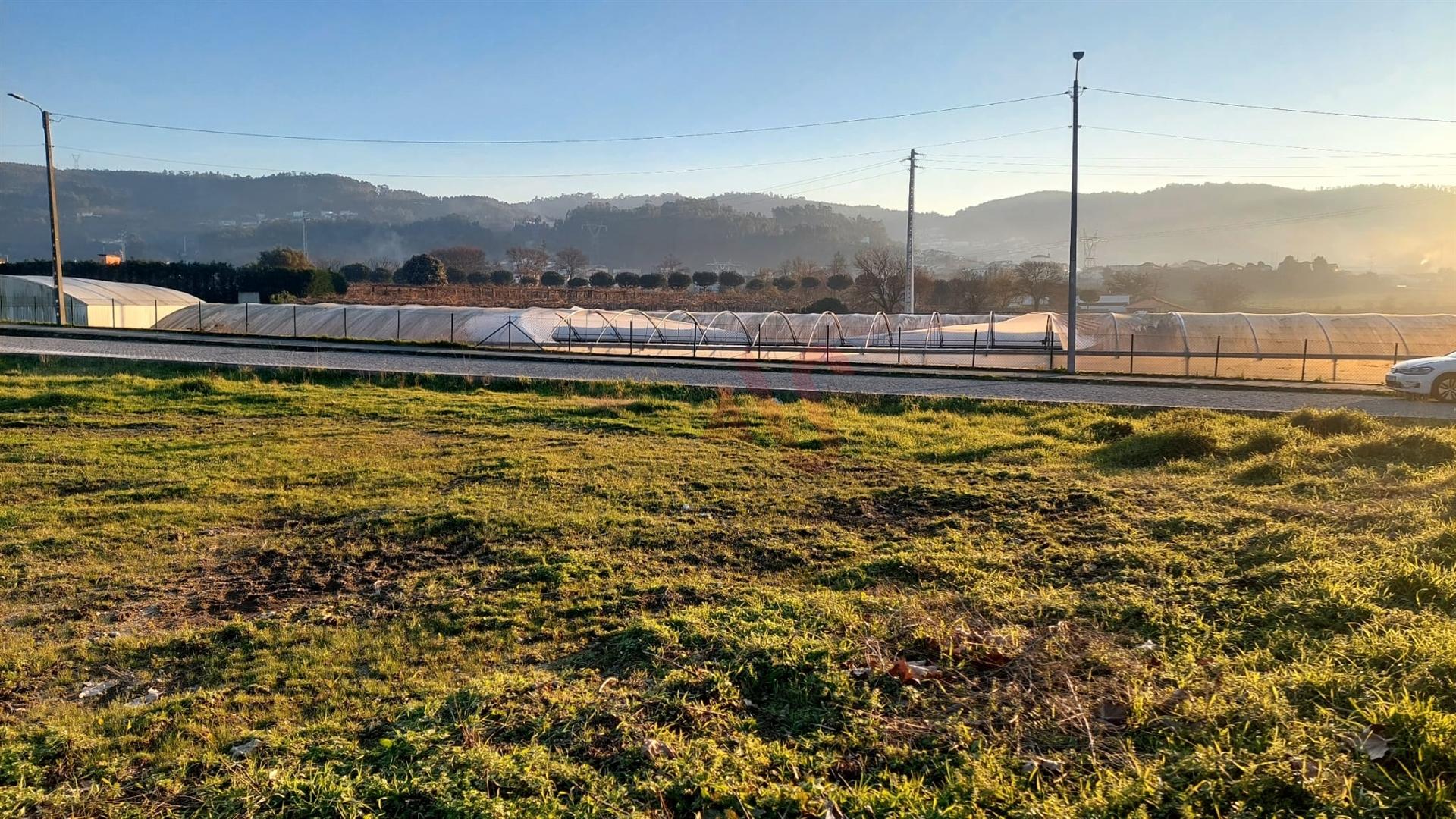 Terreno para construção com 1.400m2 em S. Salvador do Campo, Santo Tirso