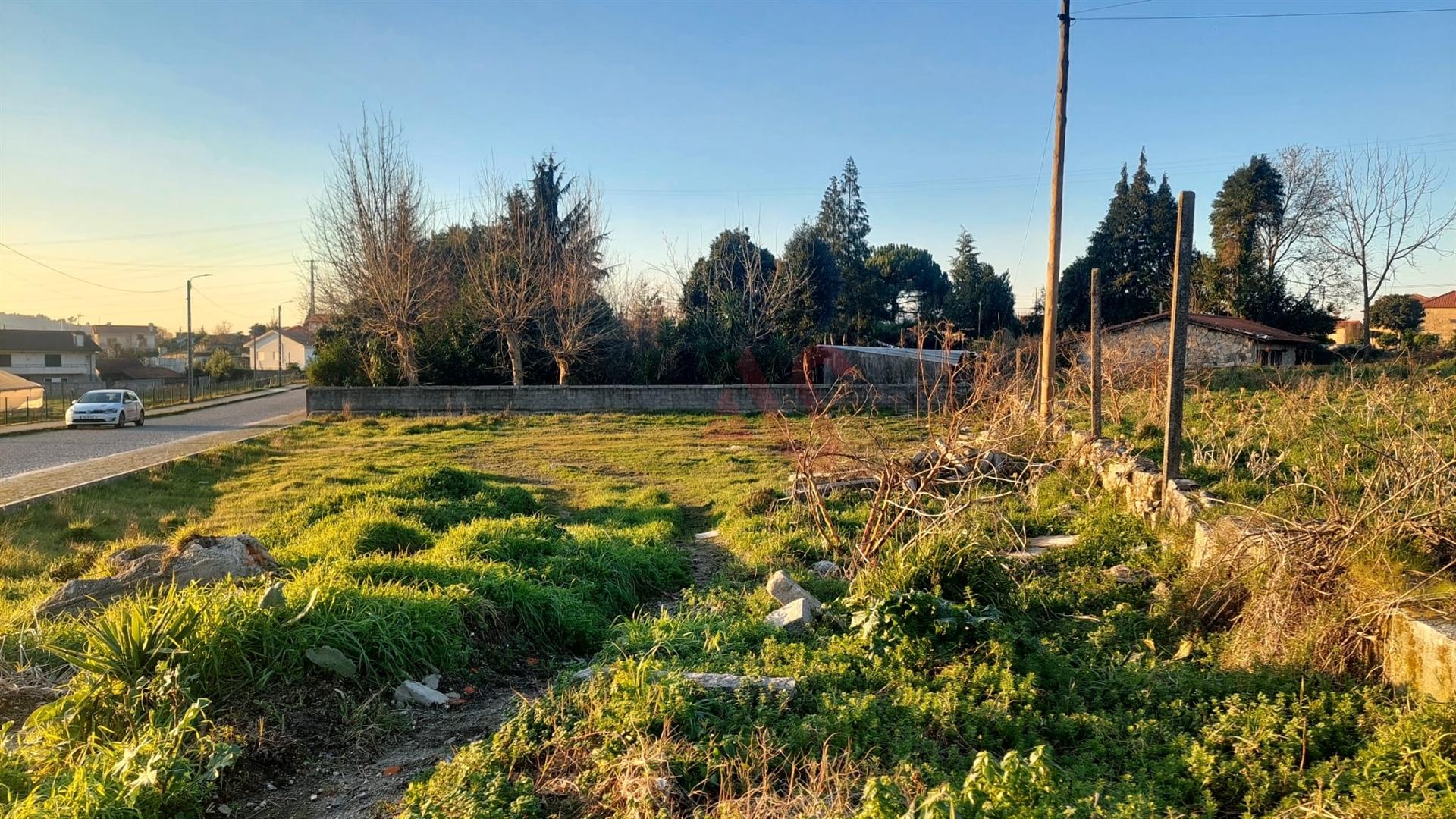 Terreno para construção com 1.400m2 em S. Salvador do Campo, Santo Tirso