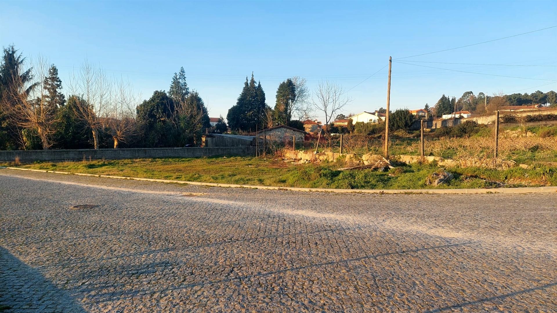 Terreno para construção com 1.400m2 em S. Salvador do Campo, Santo Tirso