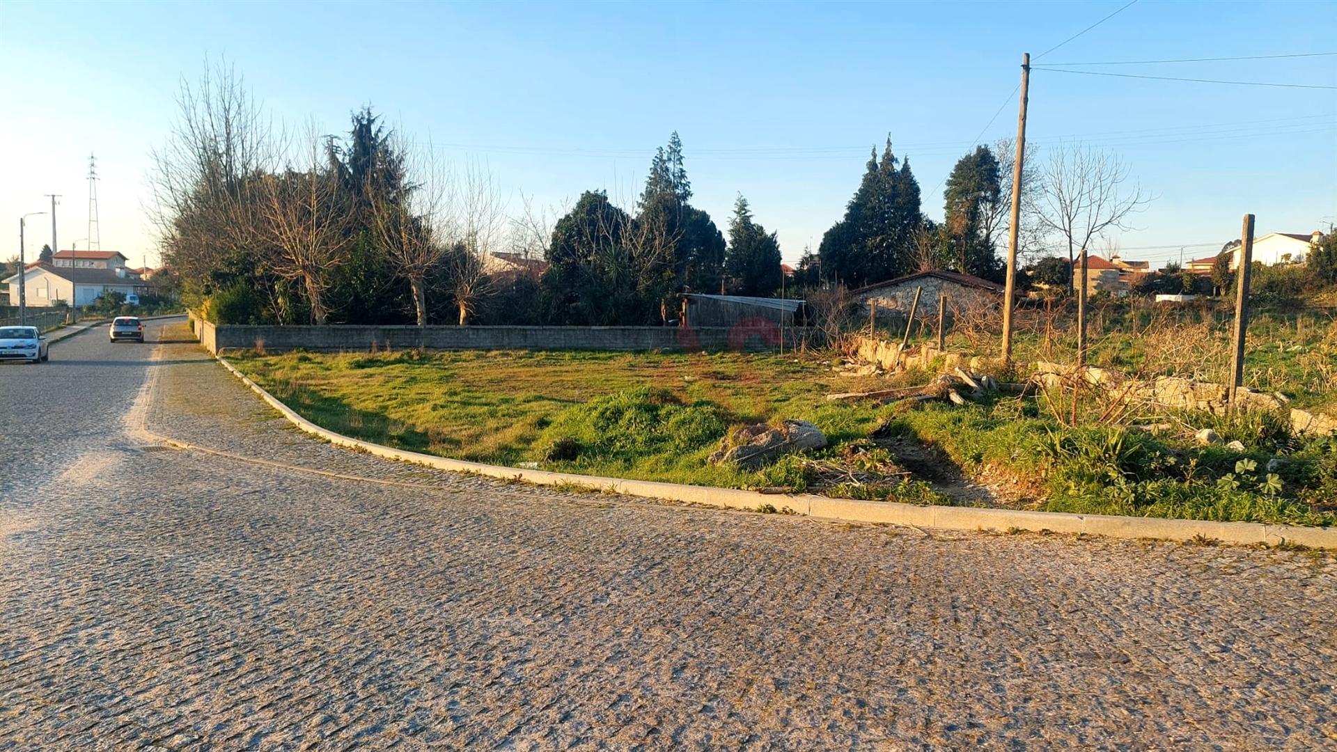 Terreno para construção com 1.400m2 em S. Salvador do Campo, Santo Tirso