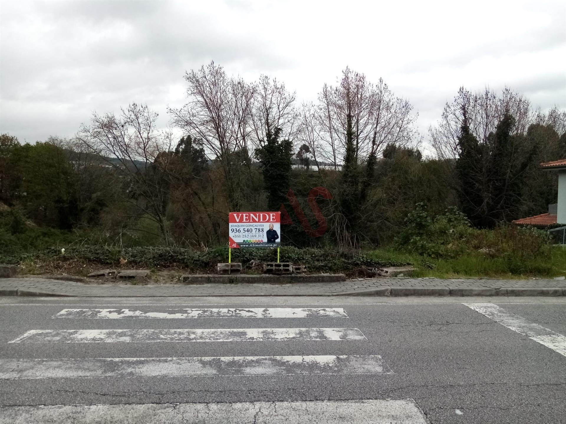 Terreno para Construção com 750m2 em S. Martinho do Campo, Santo Tirso