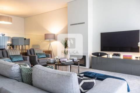 Apartamento T3 com Terraço na Foz do Douro