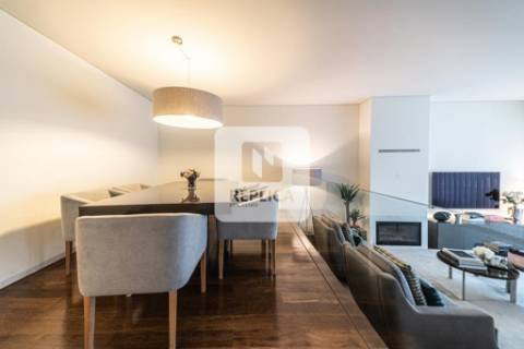 Apartamento T3 com Terraço na Foz do Douro