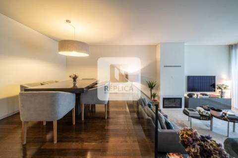 Apartamento T3 com Terraço na Foz do Douro