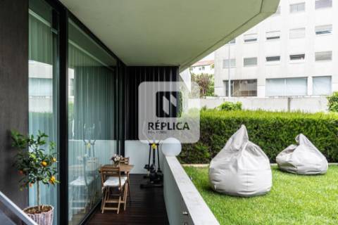 Apartamento T3 com Terraço na Foz do Douro