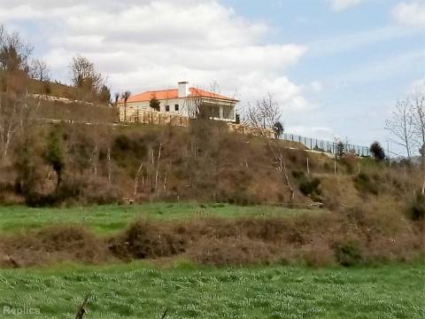 Terreno com vistas sobre Rio - Braga- Cabeceiras de Basto