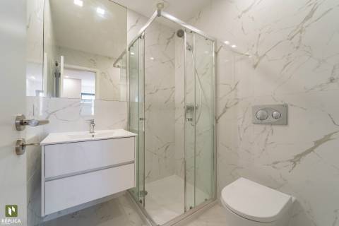 Apartamento T4 com Garagem próximo à Rotunda da Boavista e Casa da Música