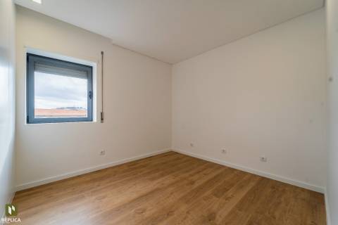 Apartamento T4 com Garagem próximo à Rotunda da Boavista e Casa da Música