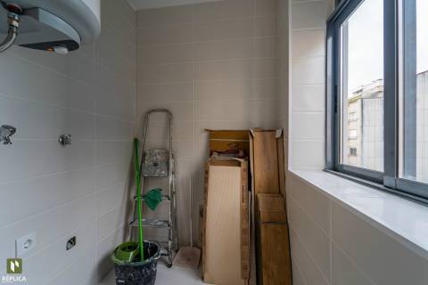 Apartamento T4 com Garagem próximo à Rotunda da Boavista e Casa da Música