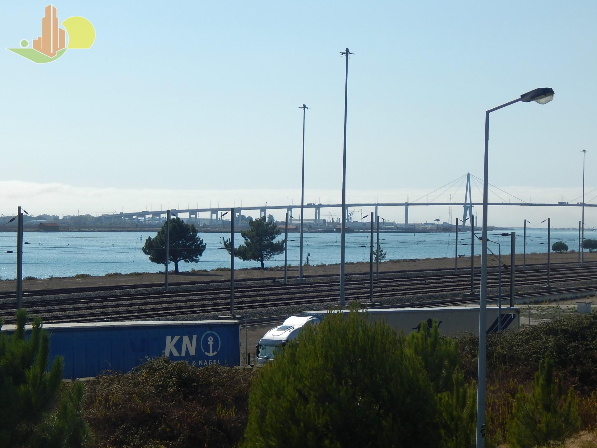 Terreno, à beira Rio