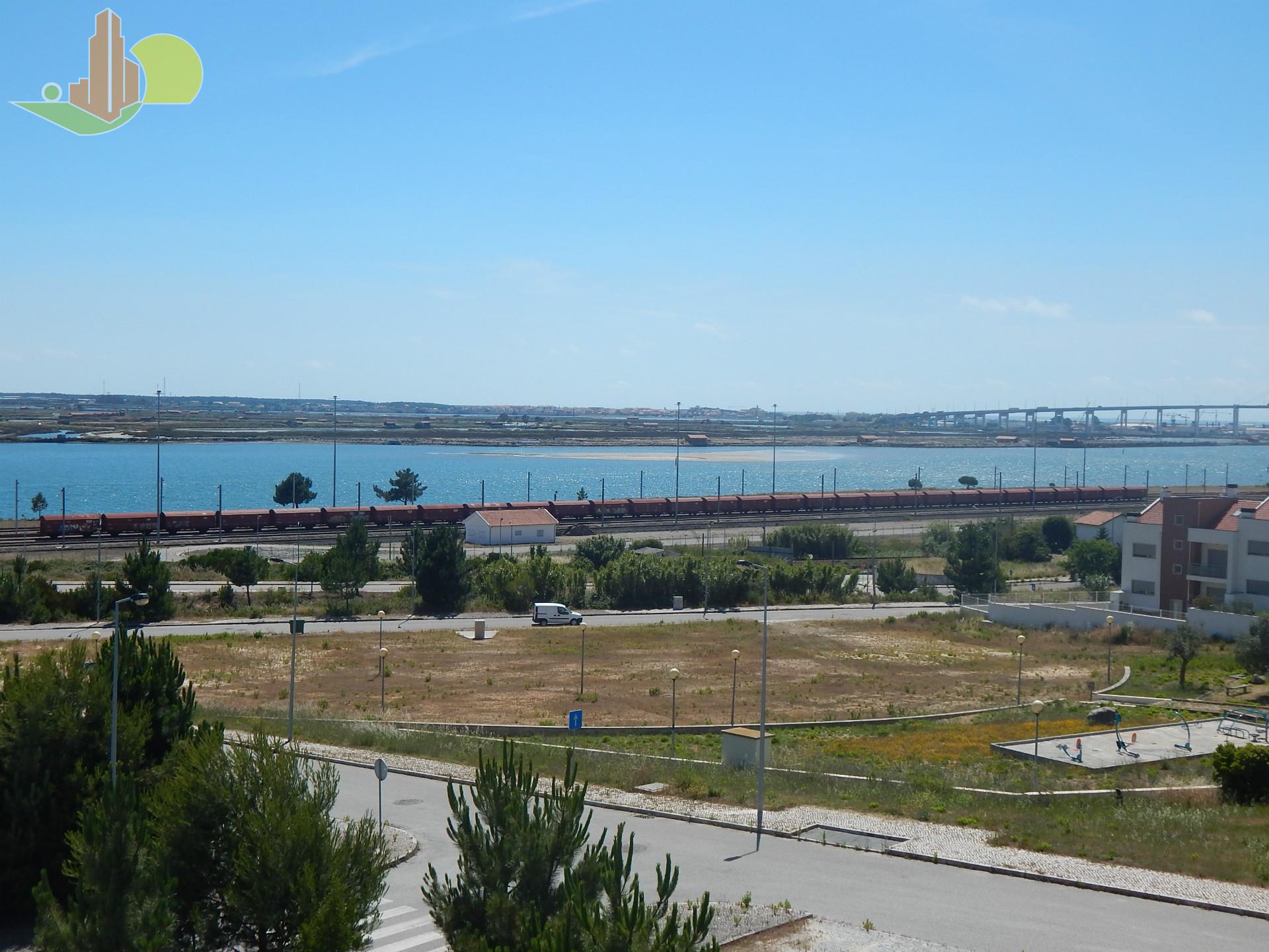 Terreno, à beira Rio