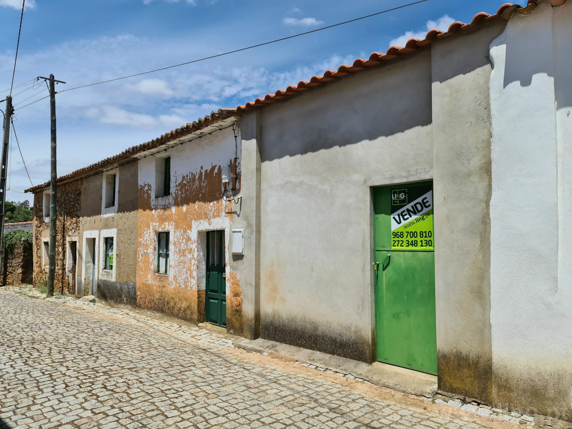 Moradia em Banda T5 em Monforte da Beira, excelente para projeto de alojamento local