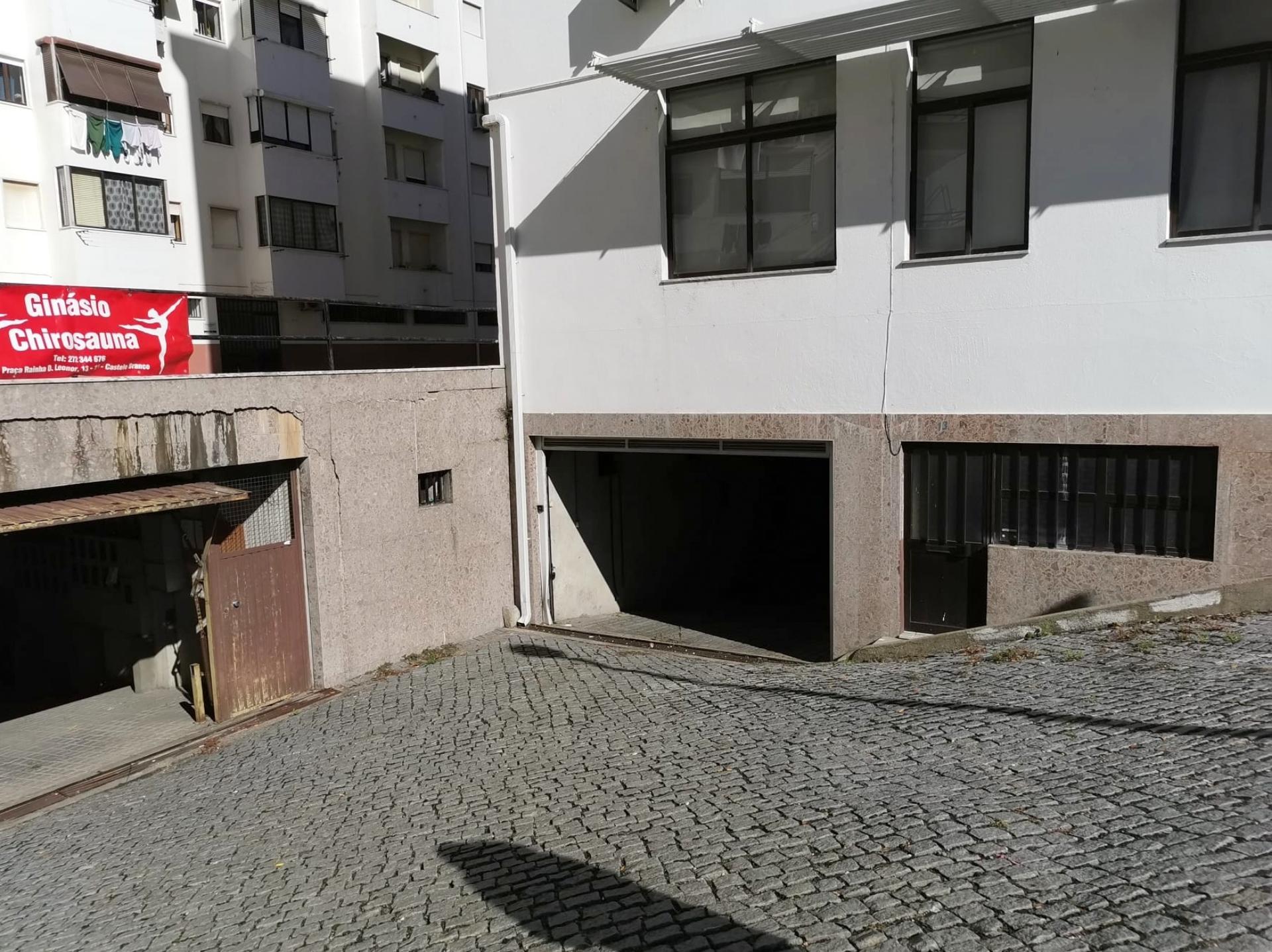 Garagem com 21m2 para venda junto à ESE em Castelo Branco