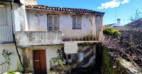 Moradia em banda em pedra