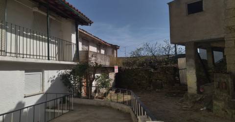 Moradia em banda em pedra