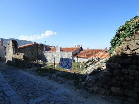 Moradia para Restaurar T0 Venda em Linhares,Celorico da Beira
