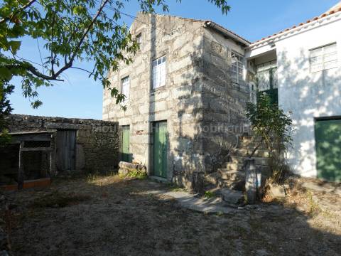 Moradia T3 Venda em Linhares,Celorico da Beira