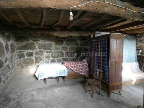 Moradia T3 Venda em Linhares,Celorico da Beira