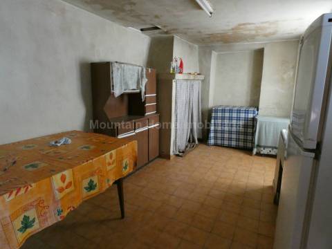 Moradia T3 Venda em Linhares,Celorico da Beira