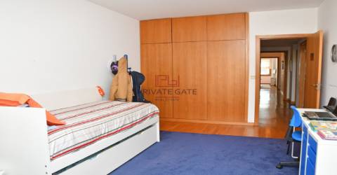 T3 em condomínio fechado na Foz