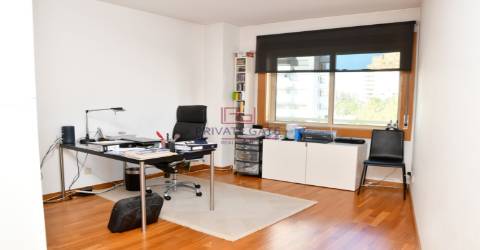 T3 em condomínio fechado na Foz